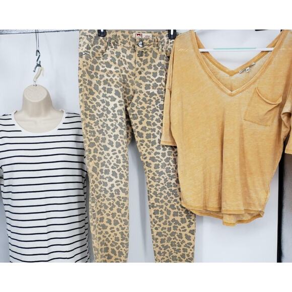 LEI Jeans Lot Animal Print a new day Stripe Pullover Large, Express Top Medium - Picture 1 of 10